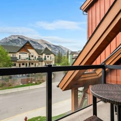 Fireplace Suite with Hot Tub & National Park Pass