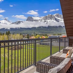Luxury 4BR Penthouse Prv Hot Tub BBQ Mtn Views!