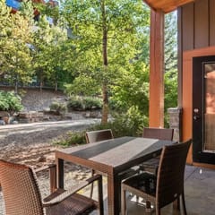 Modern Condo Retreat 2BR+Sofa Bed | Patio & Trails