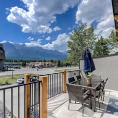 Panoramic Mountain Views, BBQ and Outdoor Patio