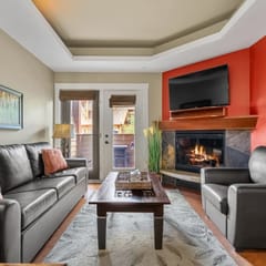 Solara Resort Condo: Fireplace, BBQ & Hot Tub