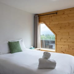 Suite 5 at The Gem | Bright 2BR Stay for Groups