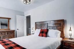 Mountain Escape: Hot Tub, Firepit, Mins from Banff - Image 4