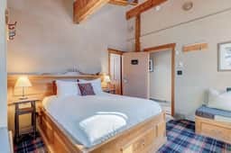 Romantic Suite in the Heart of Canmore-2 Guests - Image 5