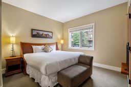 Solara Resort Suite: Hot Tub, BBQ & Park Pass - Image 4