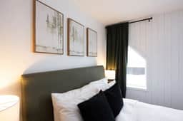The Gem Stays | Private 10-Suite Retreat Sleeps 56 - Image 2