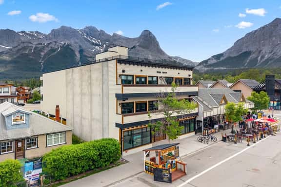 Main Street Condo with Rooftop Patio Access - Image 1
