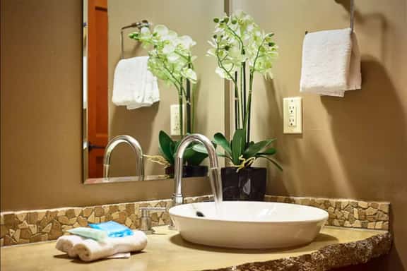 Modern Mountain Retreat | 3BR Condo + Views - Image 1
