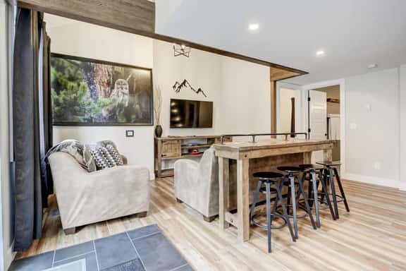 Mountain Townhouse with Heated Pool & Free Pass - Image 1