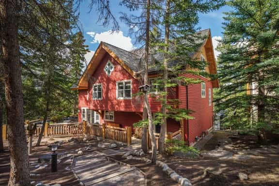 Prv Luxury Banff Hideaway - Family/Group + Hot Tub - Image 1