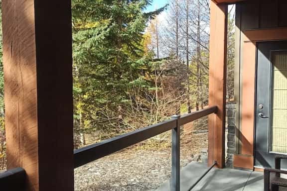 Stunning 2-BR Suite with Hot Tub & Mountain Views - Image 1