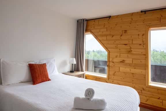 Suite 7 at The Gem | Mountain Stay Near Banff - Image 1
