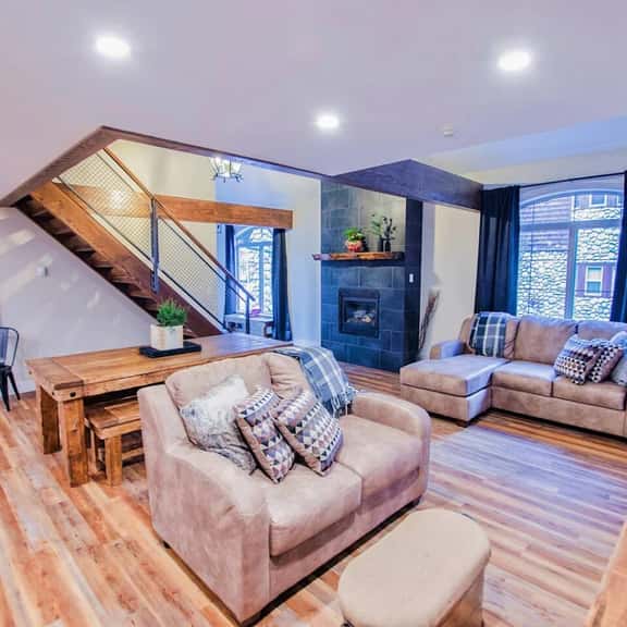 7-Bedroom Townhome with Pool & Banff Passes - Image 1