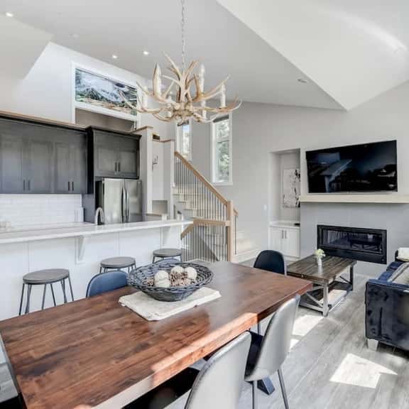 Brand NEW! Executive Mountain Home W/Stunning Views - Image 1