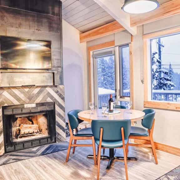 Cozy 3 Bed Mountain Cabin Loft Pool + EPIC views! - Image 1