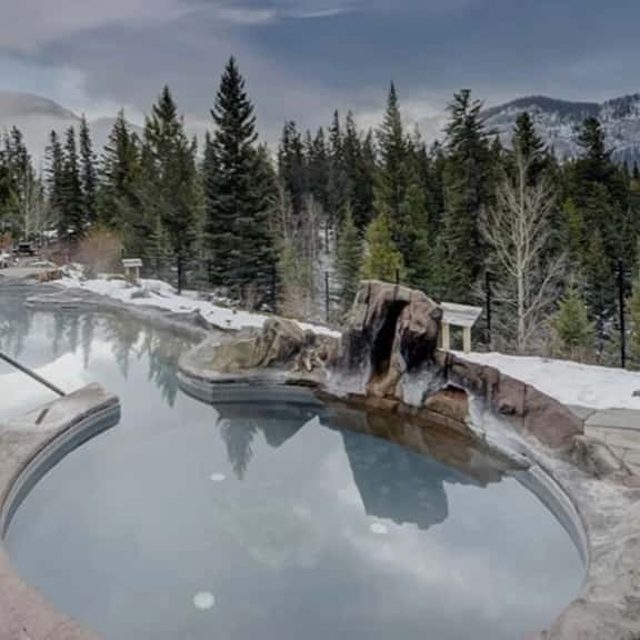 Mountain Top Escape w/ Pool, Hot Tub + Games Room! - Image 1