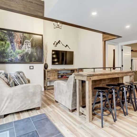 Mountain Townhouse with Heated Pool & Free Pass - Image 1
