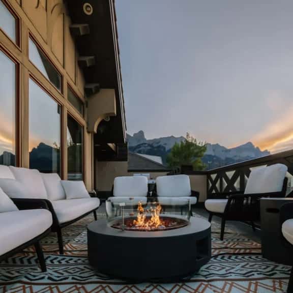 Sevenfold | Sleeps 20 | Luxe 7BR Retreat + Hot Tub - Image 1