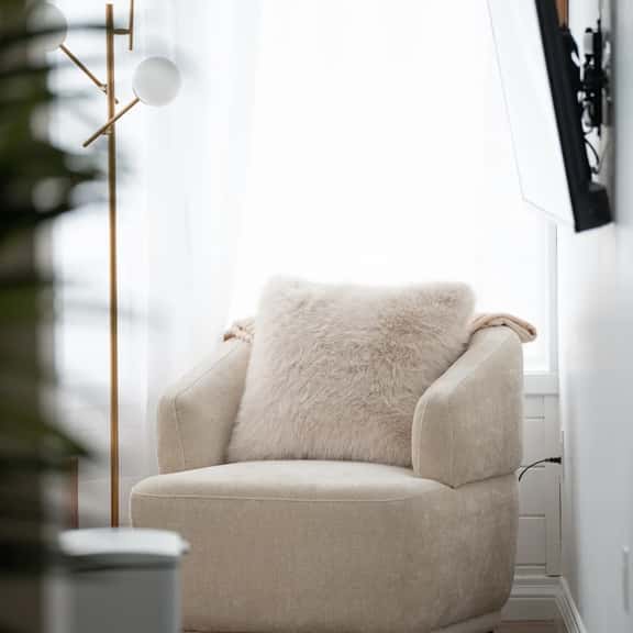 The Gem Stays | Private 10-Suite Retreat Sleeps 56 - Image 1