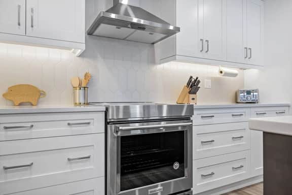 Brand New Luxury Condo - Image 4