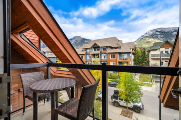 Fireplace Suite: Hot Tub, Pool & Free Park Pass - Image 2