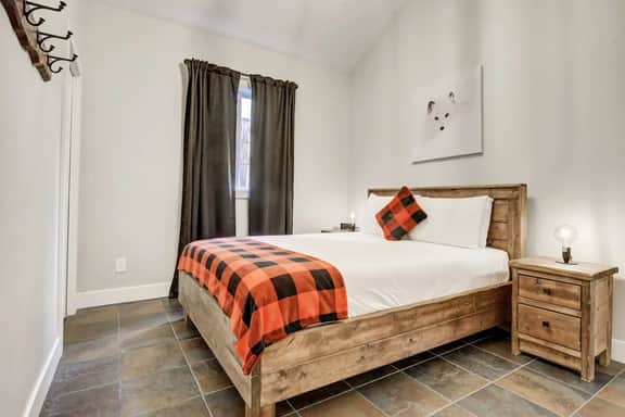 Mountain Townhouse with Heated Pool & Free Pass - Image 4