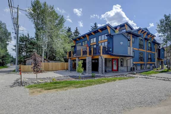 Panoramic Mountain Views, BBQ and Outdoor Patio - Image 5