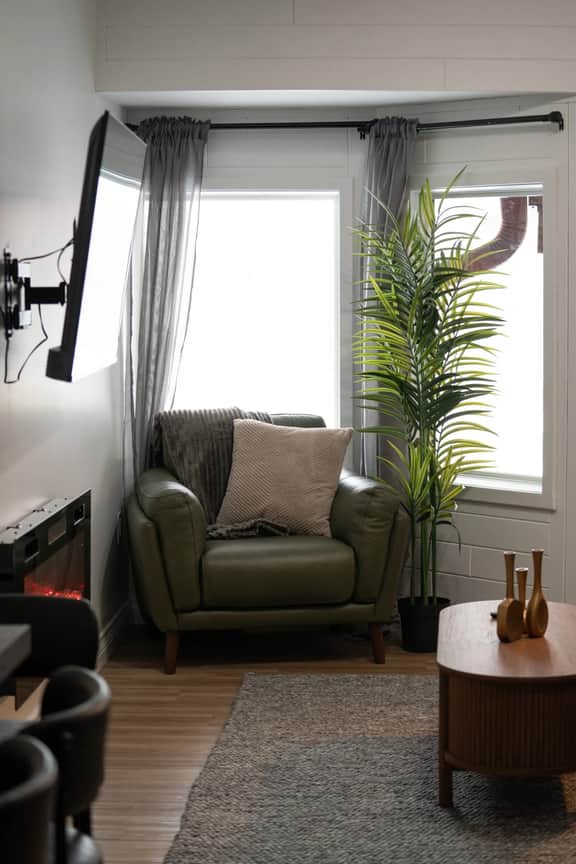 The Jade Suite | Stylish 2BR at The Gem - Image 4