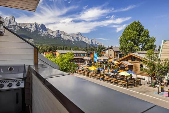 Downtown Canmore Mountain Escape - Image 5