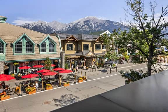 Downtown Canmore Mountain Escape - Image 3