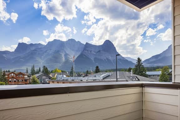 Stylish Main Street Mountain Escape - Image 5
