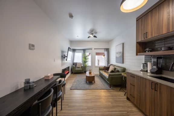 The Jade Suite | Stylish 2BR at The Gem - Image 4