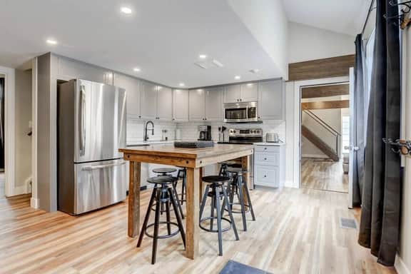 Mountain View Townhome with Pool & Banff Passes - Image 4