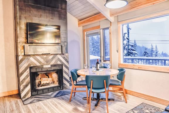 Cozy 3 Bed Mountain Cabin Loft Pool + EPIC views! - Image 1