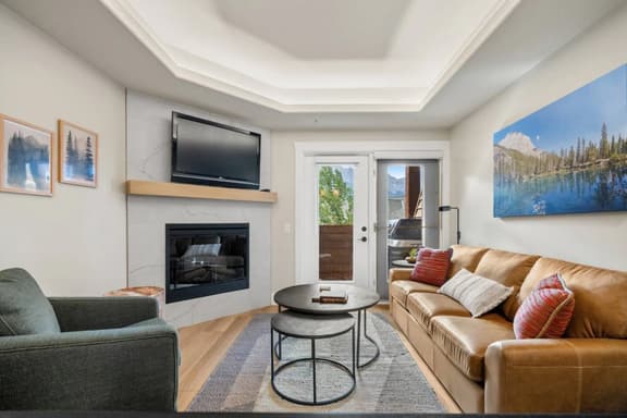 Near Banff: Fireplace, Pool & Hot Tub Access - Image 1