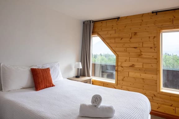 Suite 7 at The Gem | Mountain Stay Near Banff - Image 1